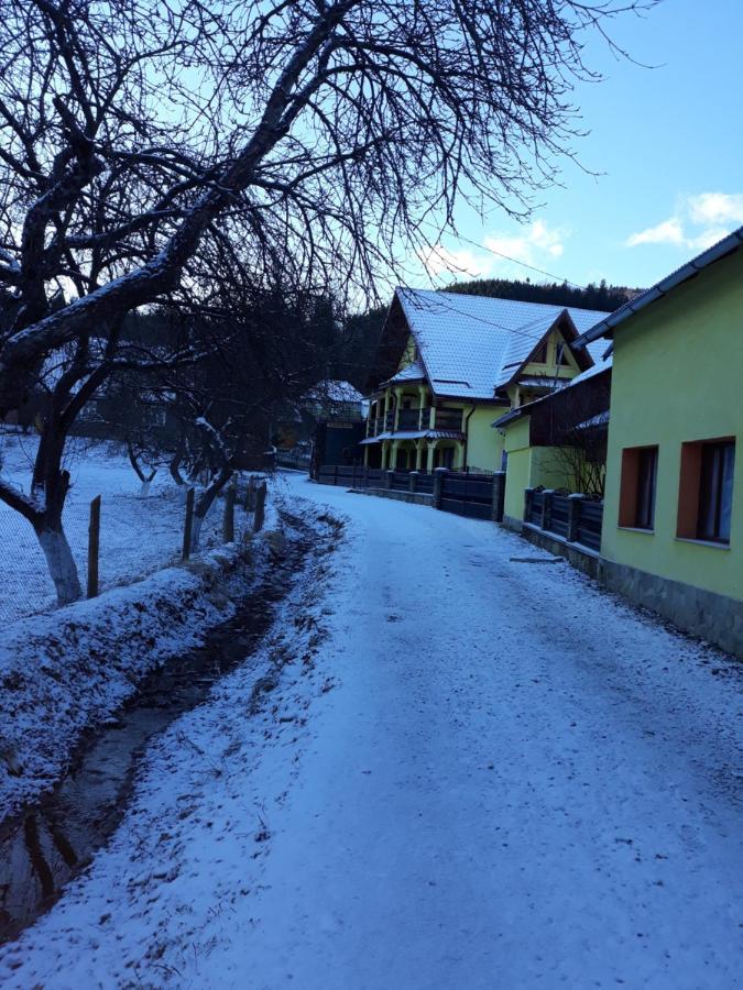 Hotel Karisma Kriss Sucevita Exterior foto